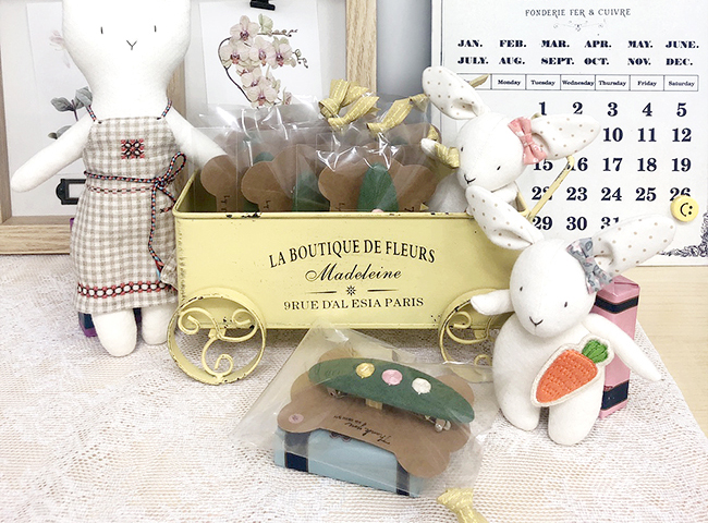 창문여고 방과후 수업 꽃자수 헤어핀과 토끼인형