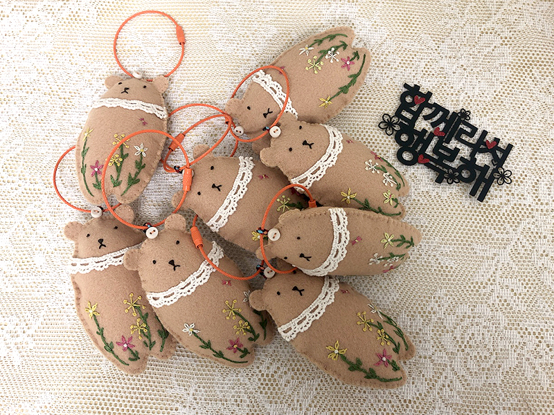 창문여고 프랑스자수 방과후 수업 곰돌이 키링 - 함께라서 행복해