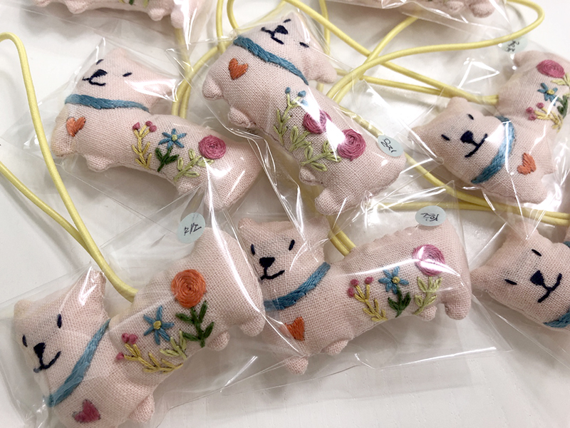 비닐에 포장된 창문여고 프랑스자수 방과후 수업 강아지 키링