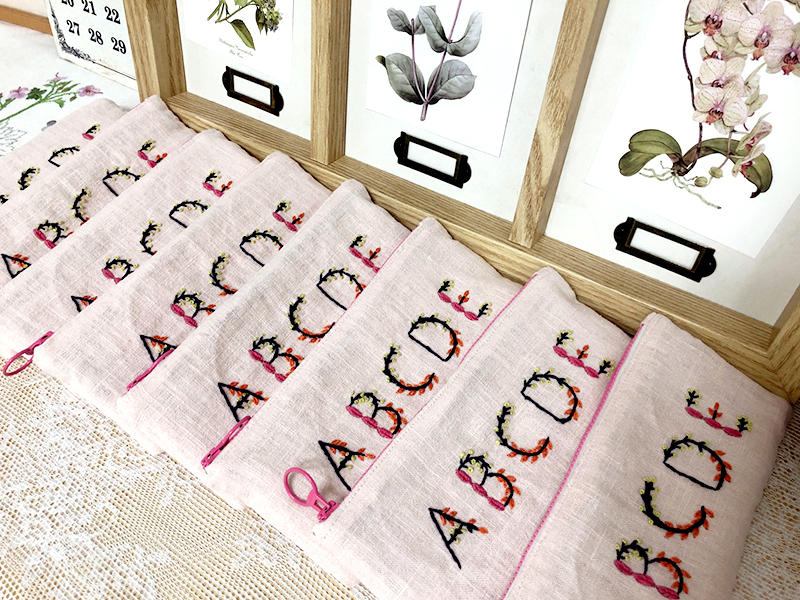 창문여고 학생들의 예쁘게 놓여진 프랑스 자수 작품