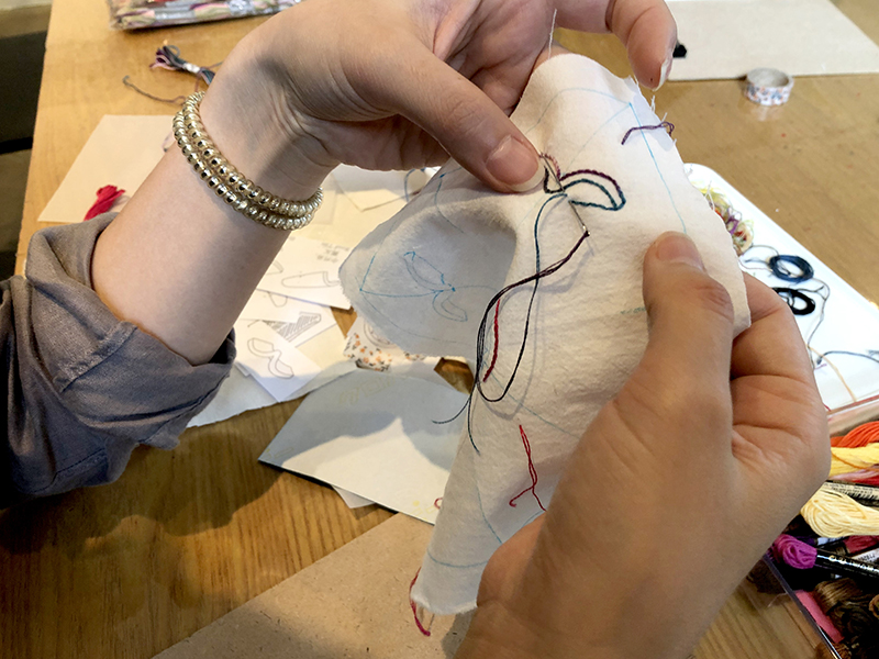 부암동 유금와당박물관 프랑스자수 출장수업 중 사진 한장 촬영