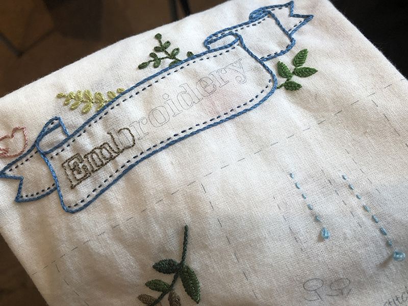 예쁘게 수놓아 지고 있는 스티치북, 부암동 유금와당박물관 프랑스자수 출장수업