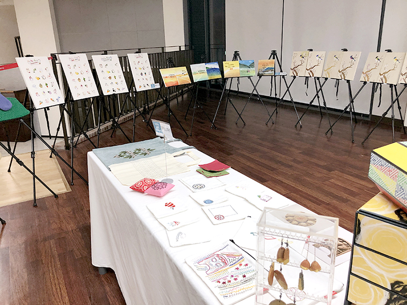 옐로우루시 수강생들의 프랑스자수 전시회 전경